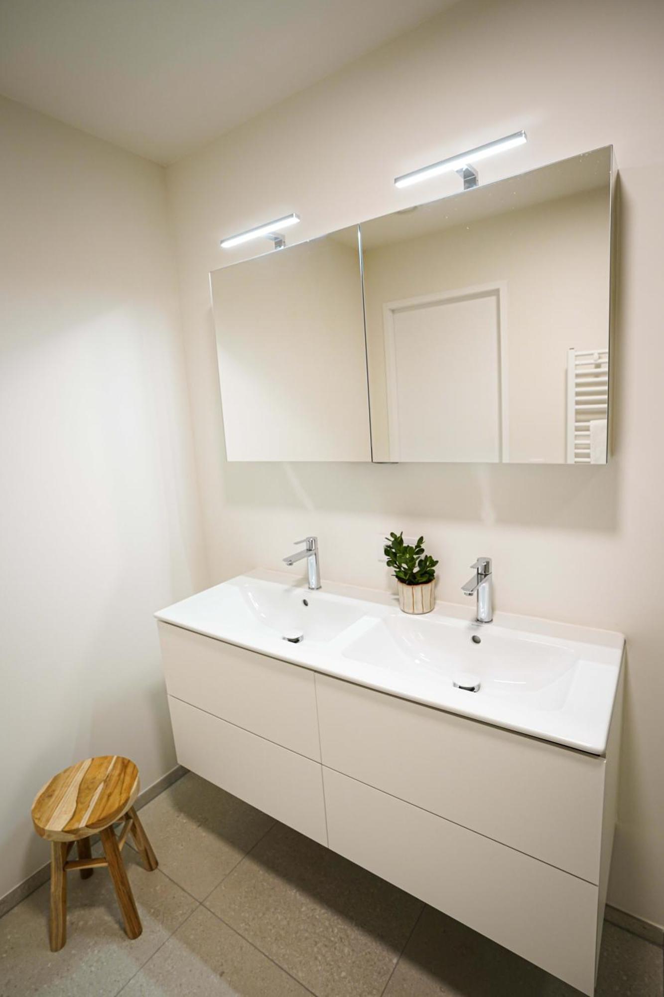 Huswell - Beautiful Apartment With Communal Pool And Gym أوستيند المظهر الخارجي الصورة