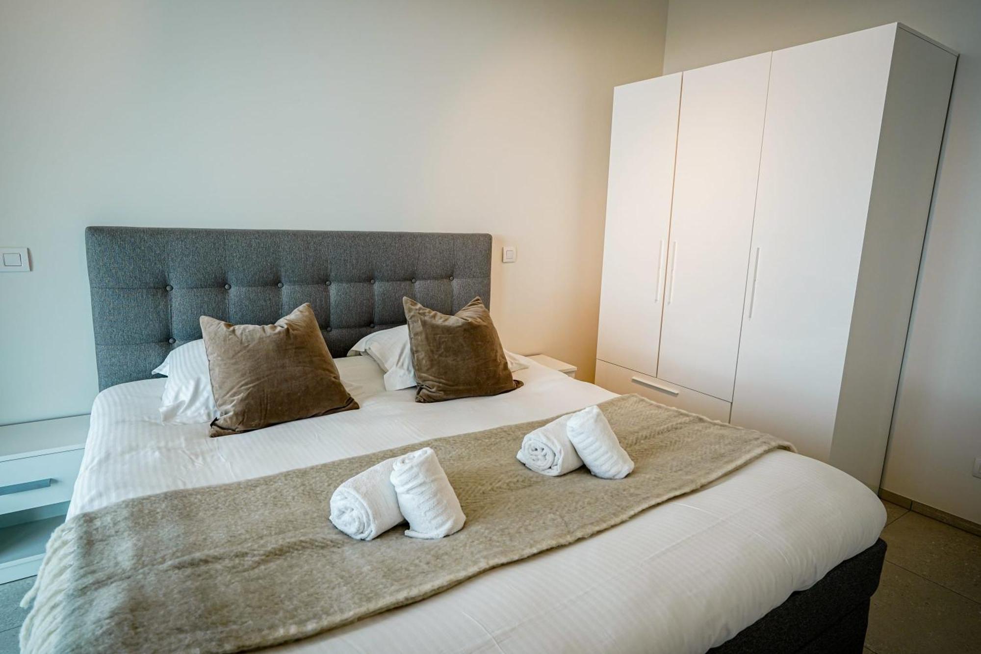 Huswell - Beautiful Apartment With Communal Pool And Gym أوستيند المظهر الخارجي الصورة