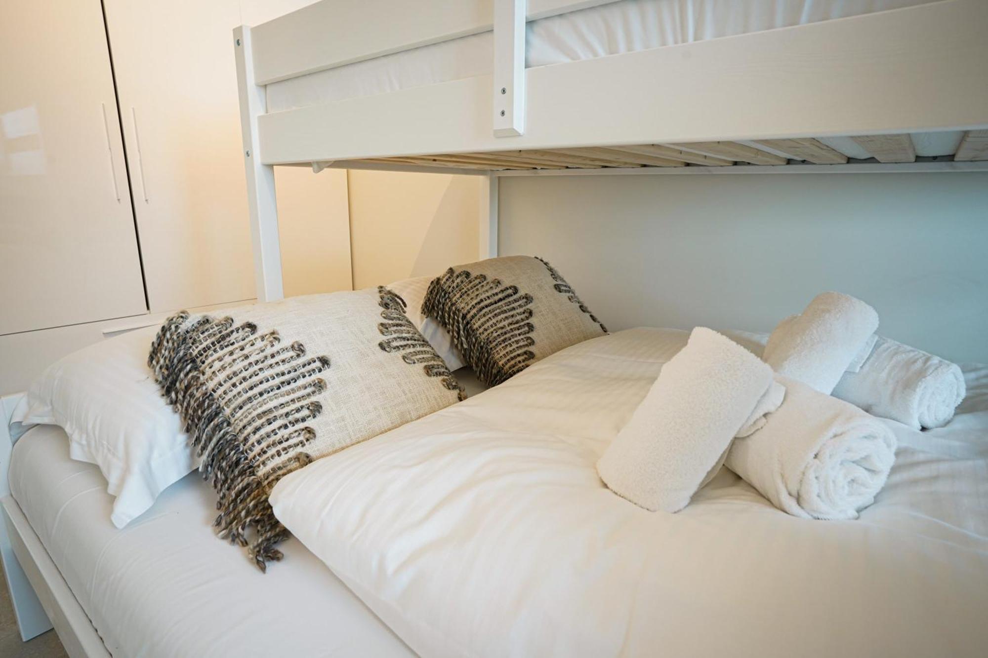 Huswell - Beautiful Apartment With Communal Pool And Gym أوستيند المظهر الخارجي الصورة