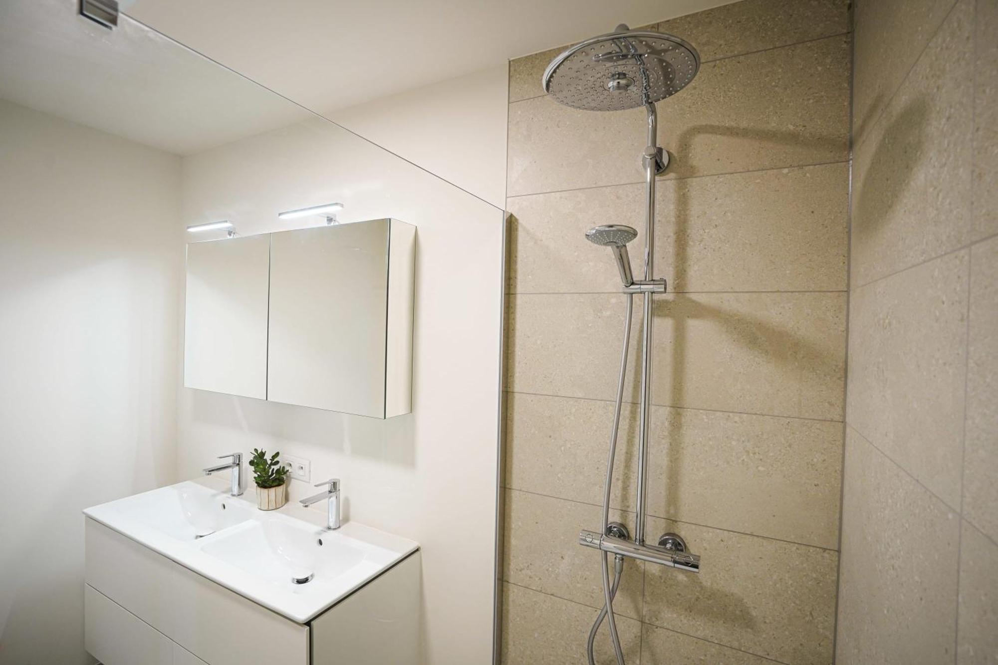 Huswell - Beautiful Apartment With Communal Pool And Gym أوستيند المظهر الخارجي الصورة